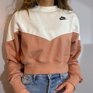 Nike Cropped Crewneck!